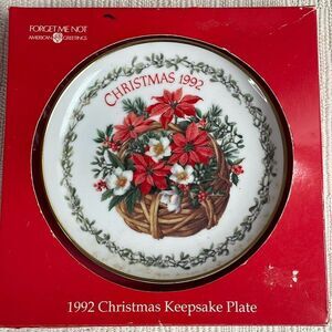Forget Me Not 1992 Christmas Keepsake Fine Porcelain Christmas Plate,Poinsettias
